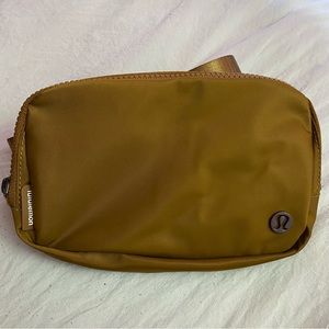 NWT LULULEMON - everywhere belt bag in burnt caramel 1L